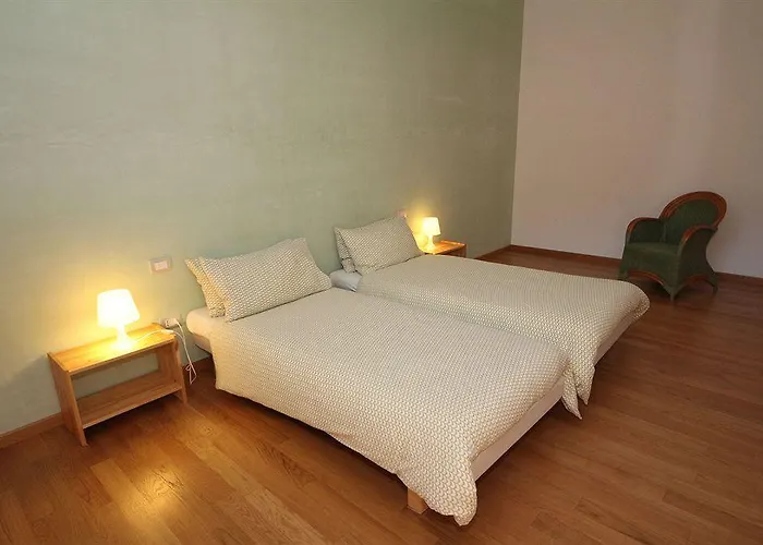 洛萨蓝光住宿加早餐酒店 3*