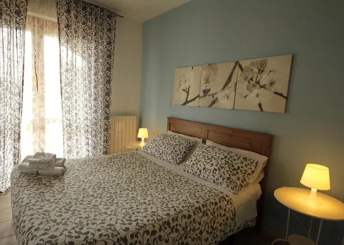 洛萨蓝光住宿加早餐酒店 3*